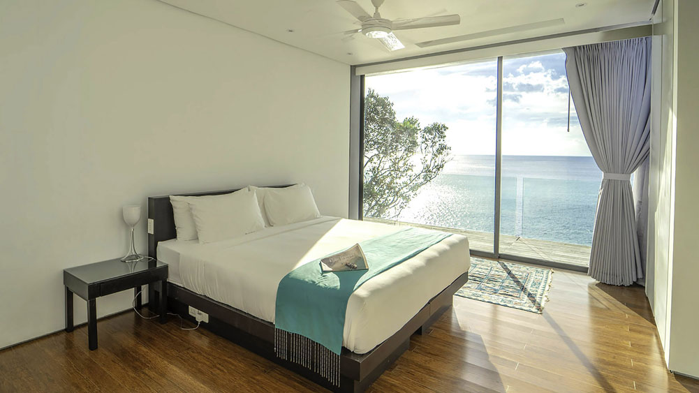 Villa Amanzi Kamala - Guest bedroom with beautiful sea view